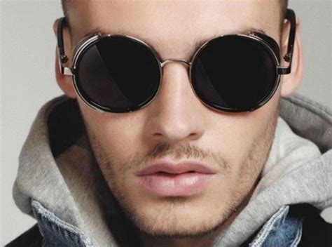 men's vintage round sunglasses.